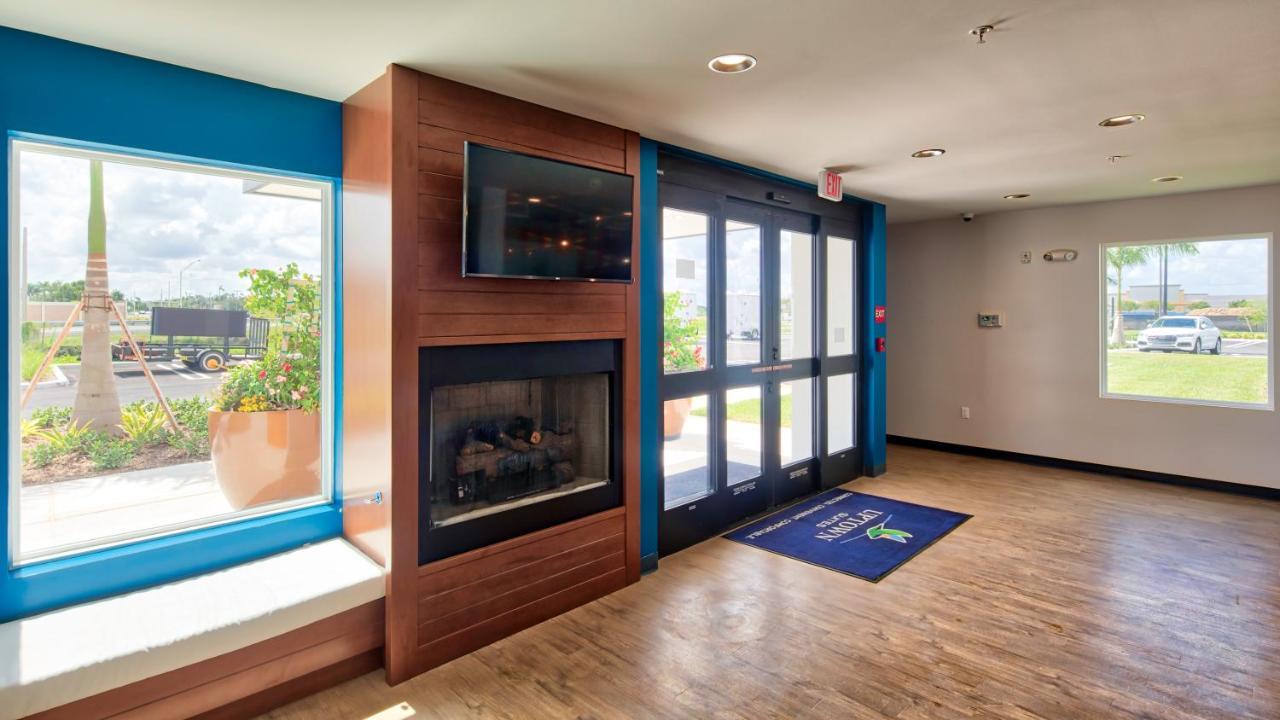 Uptown Suites Extended Stay Tampa Fl - Riverview Exteriör bild